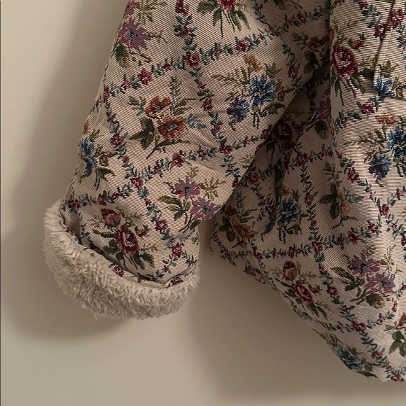 Floral Tapestry Jacket with Cream Sherpa - Picture 4 of 6